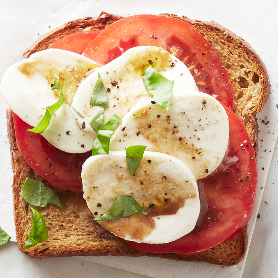 <p>Tomato, basil and mozzarella, this Caprese toast has it all!</p>
                          