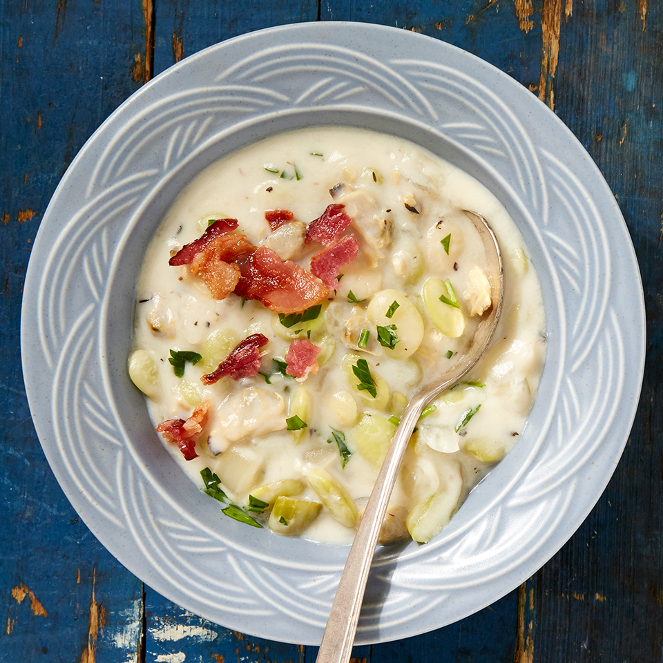 New England Style Hearty Clam Chowder