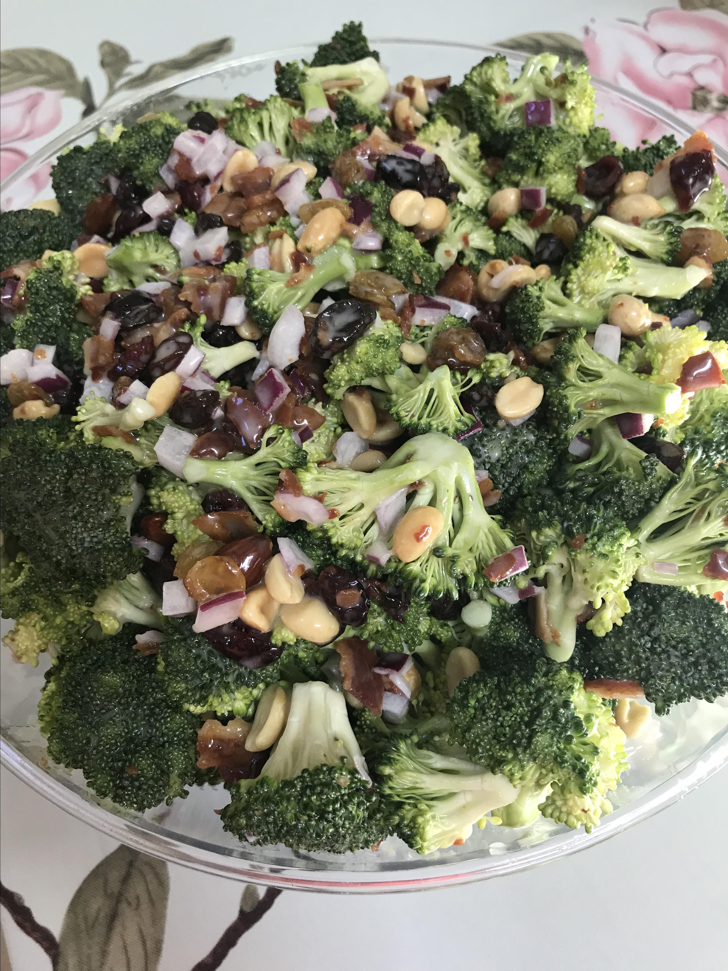 Broccoli Salad for a Crowd 