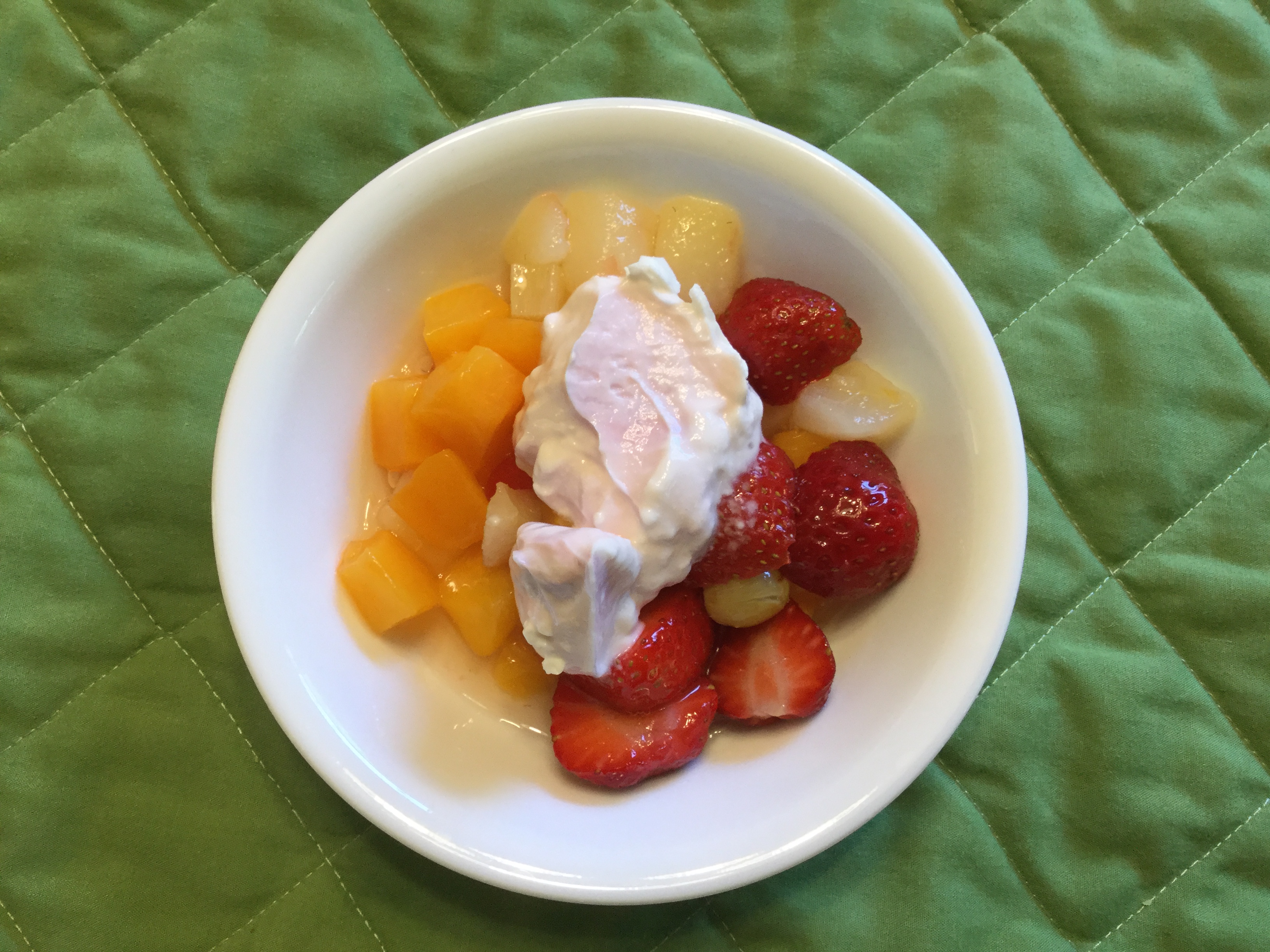 Blueberry-Pineapple Salad with Creamy Yogurt Dressing manella