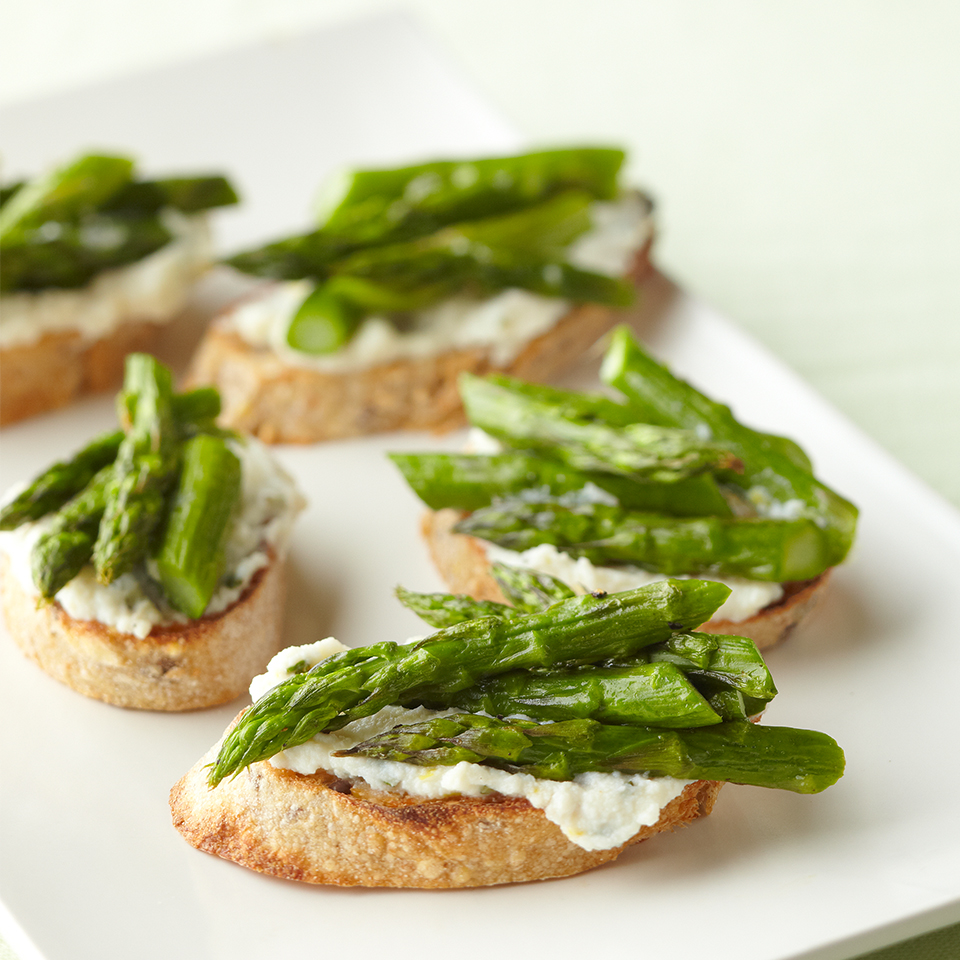 <p>Toasted French bread slices get a topping of seasoned ricotta cheese and roasted asparagus spears for an appetizer or small bite that's perfect for summer entertaining.</p>
                          <p> </p>
                          
