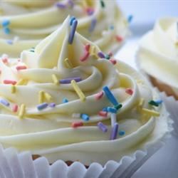 Tangy Lemon Cream Cheese Frosting mominml