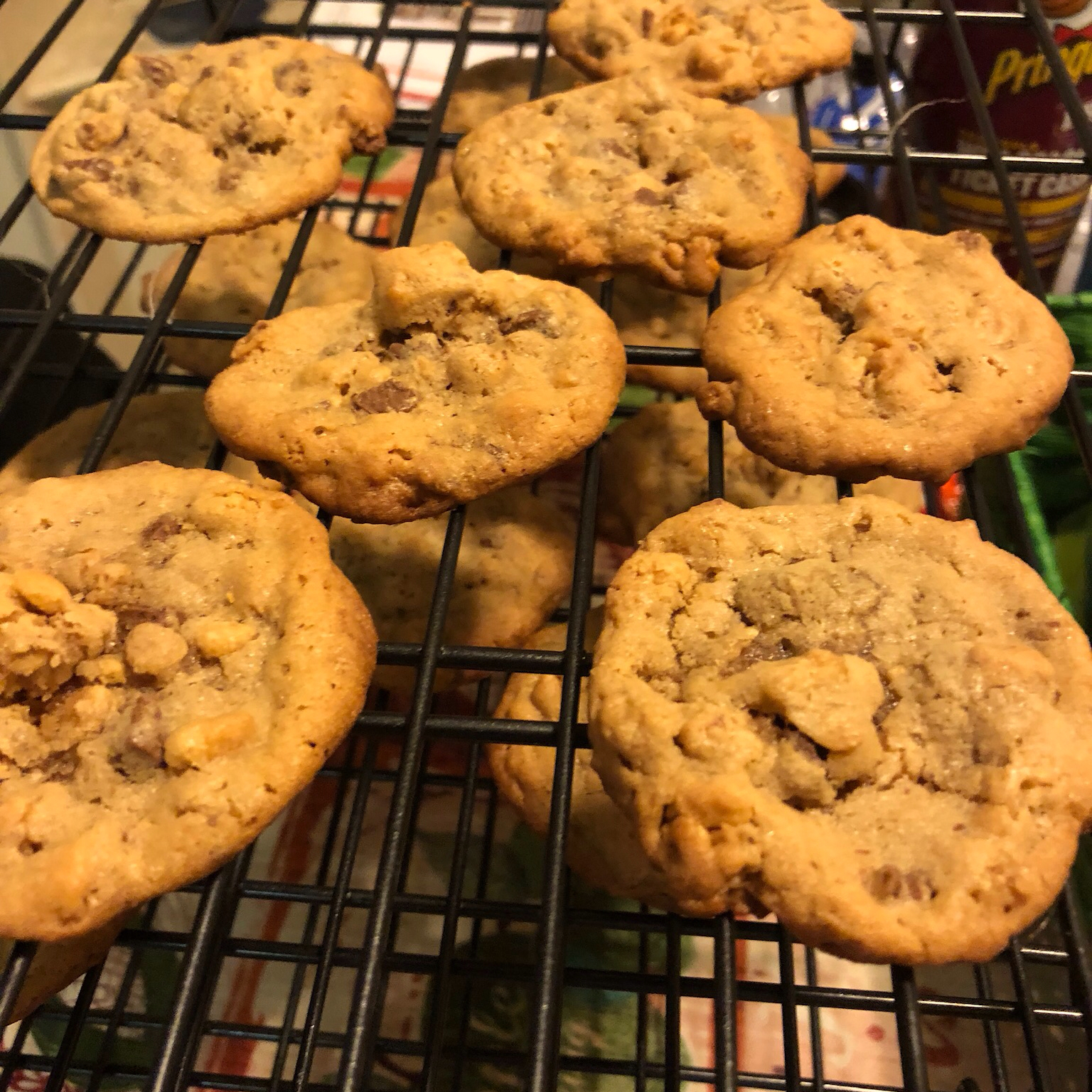 Granola-Chocolate Cookies 