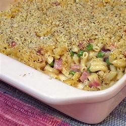 Macaroni and Cheese with Ham, Peas and Shallots 