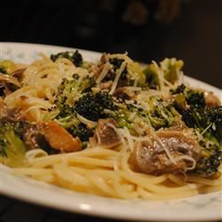 Spaghetti with Broccoli and Mushrooms 