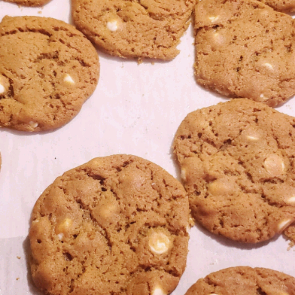 Chewy White Chocolate Chip Gingerbread Cookies 