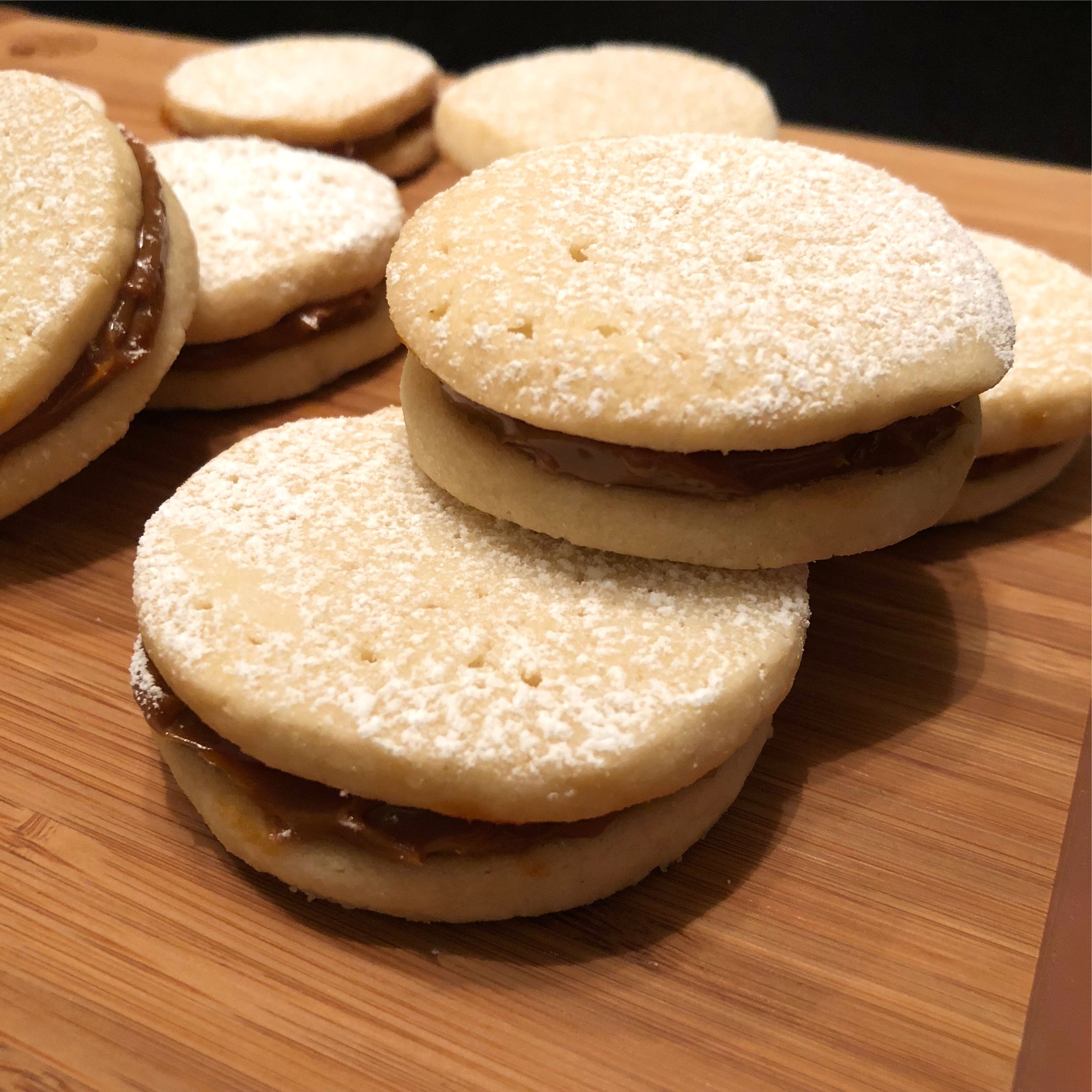 Alfajores (Dulce de Leche Sandwich Cookies)_image