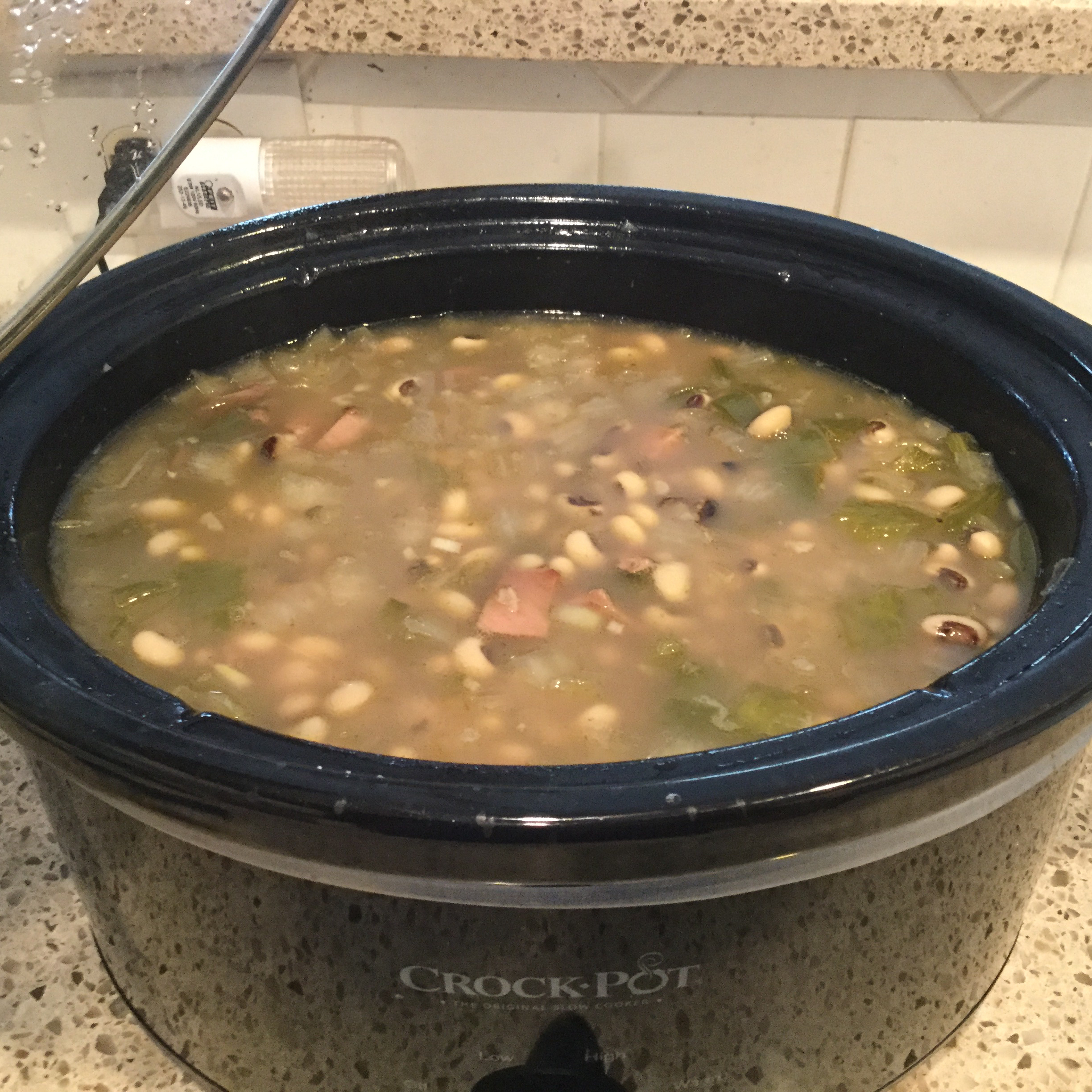 Slow Cooker Spicy Black-Eyed Peas 