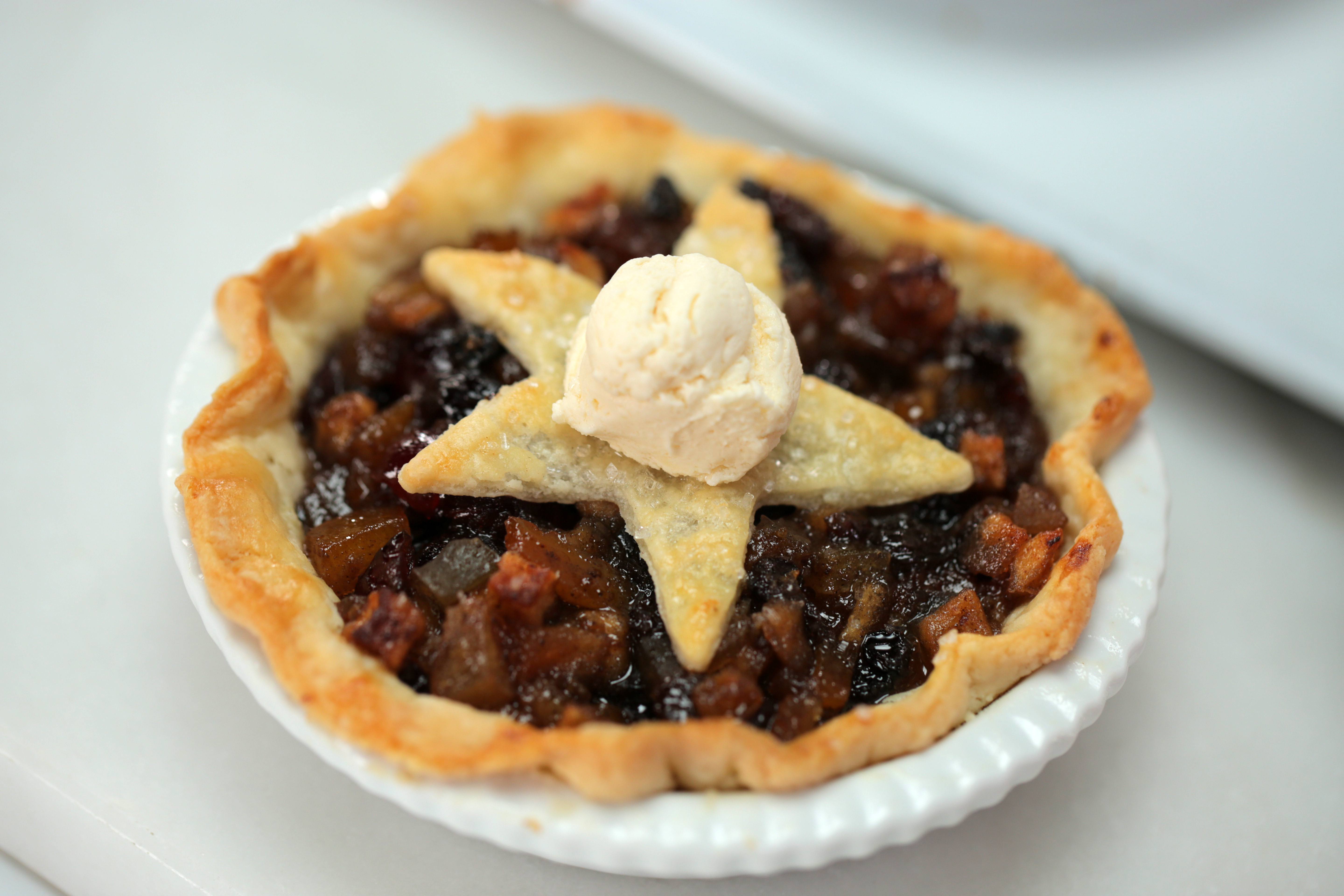 Mincemeat Pie with Brandy Butter 