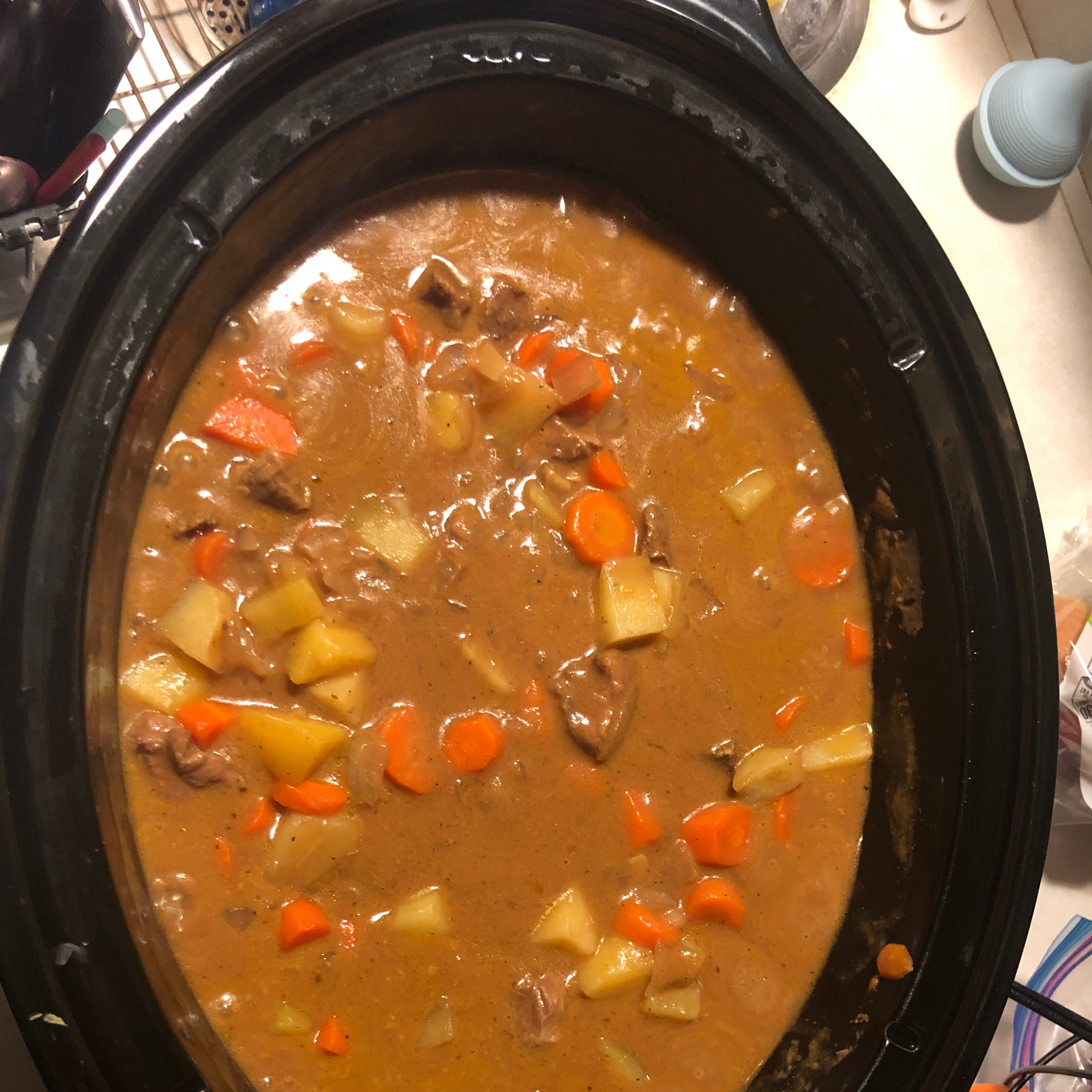 Easy and Hearty Slow Cooker Beef Stew 