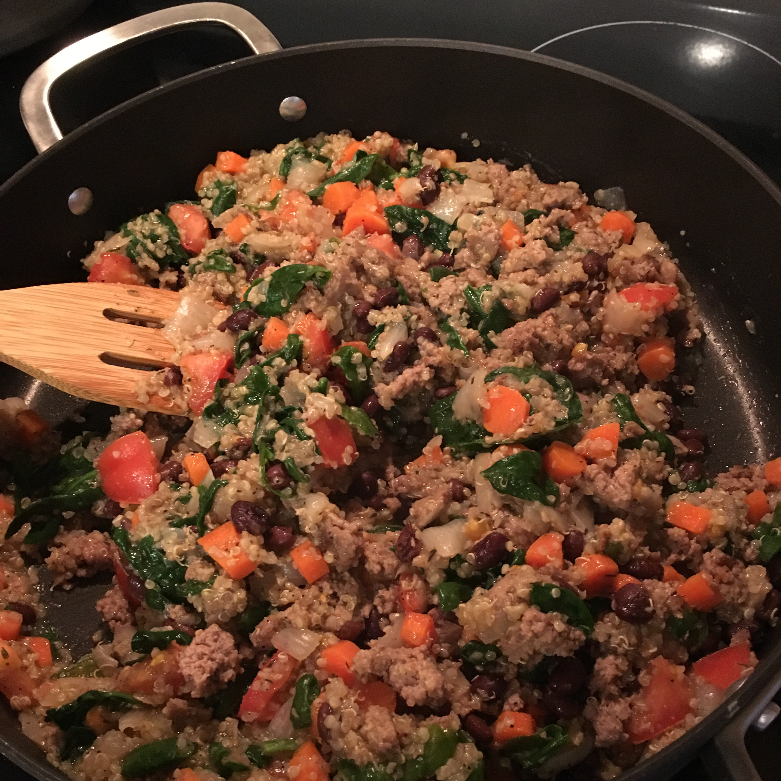 Carrot, Tomato, and Spinach Quinoa Pilaf with Ground Turkey 