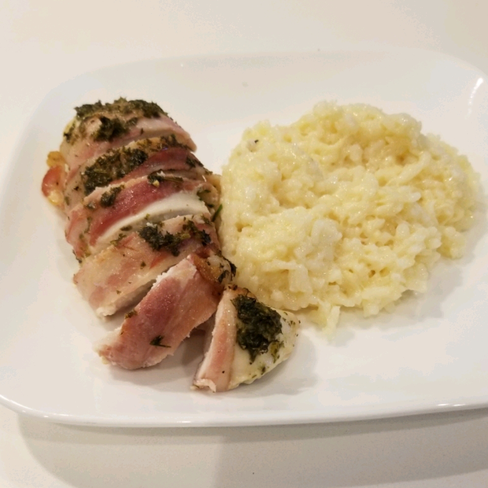 Gorgonzola-Stuffed Chicken Breasts Wrapped in Bacon