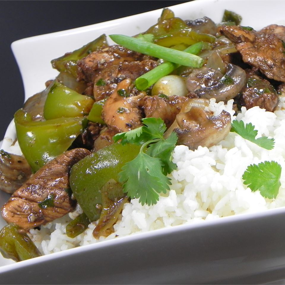 Chicken with Green Peppers in Black Bean Sauce 