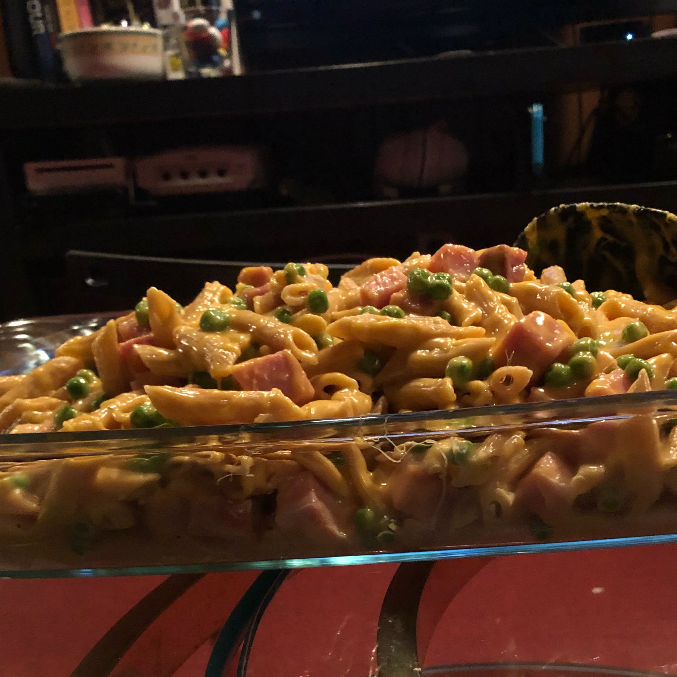 Instant Pot&reg; Mac and Cheese with Ham and Peas 