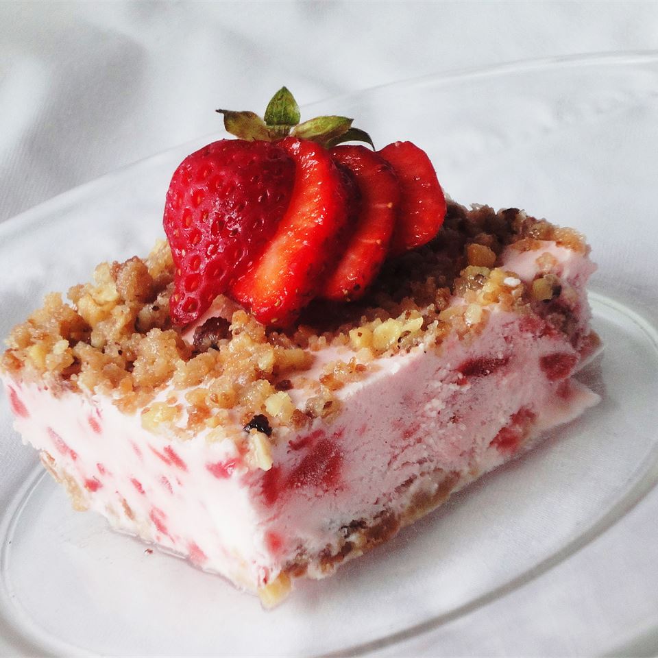 Frosty Strawberry Squares_image
