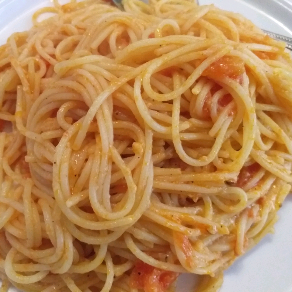 Tomato and Garlic Pasta Ermyas Hailu