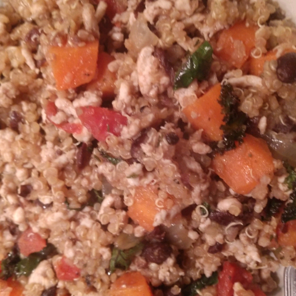 Carrot, Tomato, and Spinach Quinoa Pilaf with Ground Turkey 