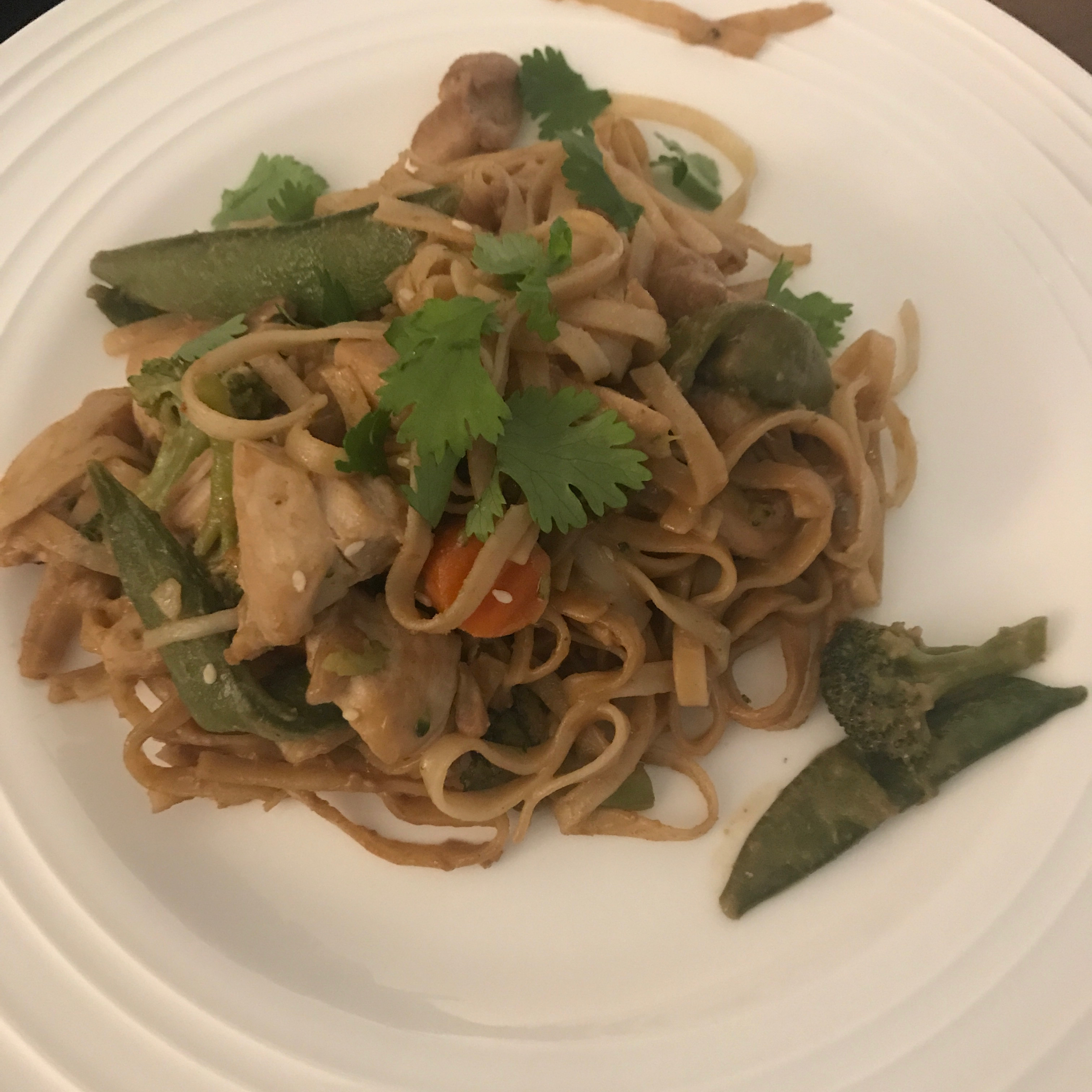 NO YOLKS&reg; Asian Vegetables and Chicken in a Spicy Peanut Sauce 