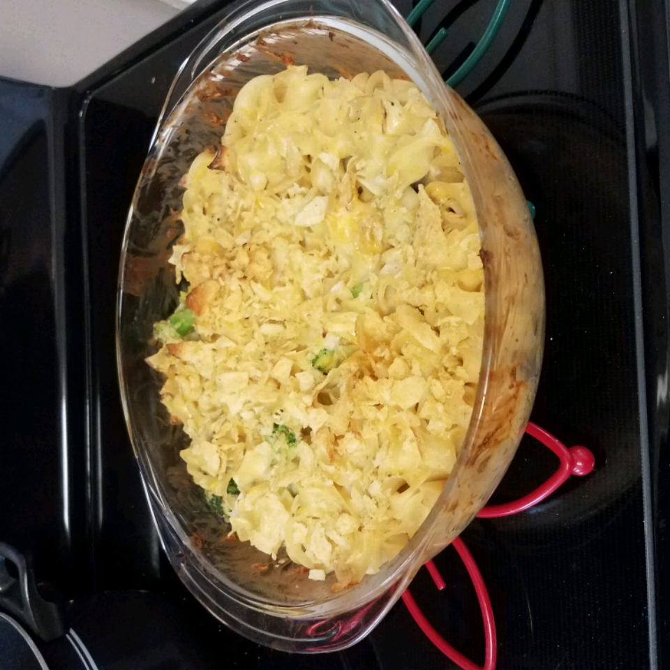 Tuna Noodle Casserole with Potato Chips 
