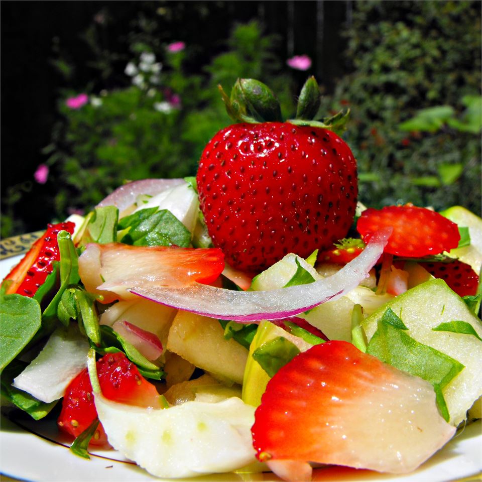 Spring Strawberry Spinach Salad