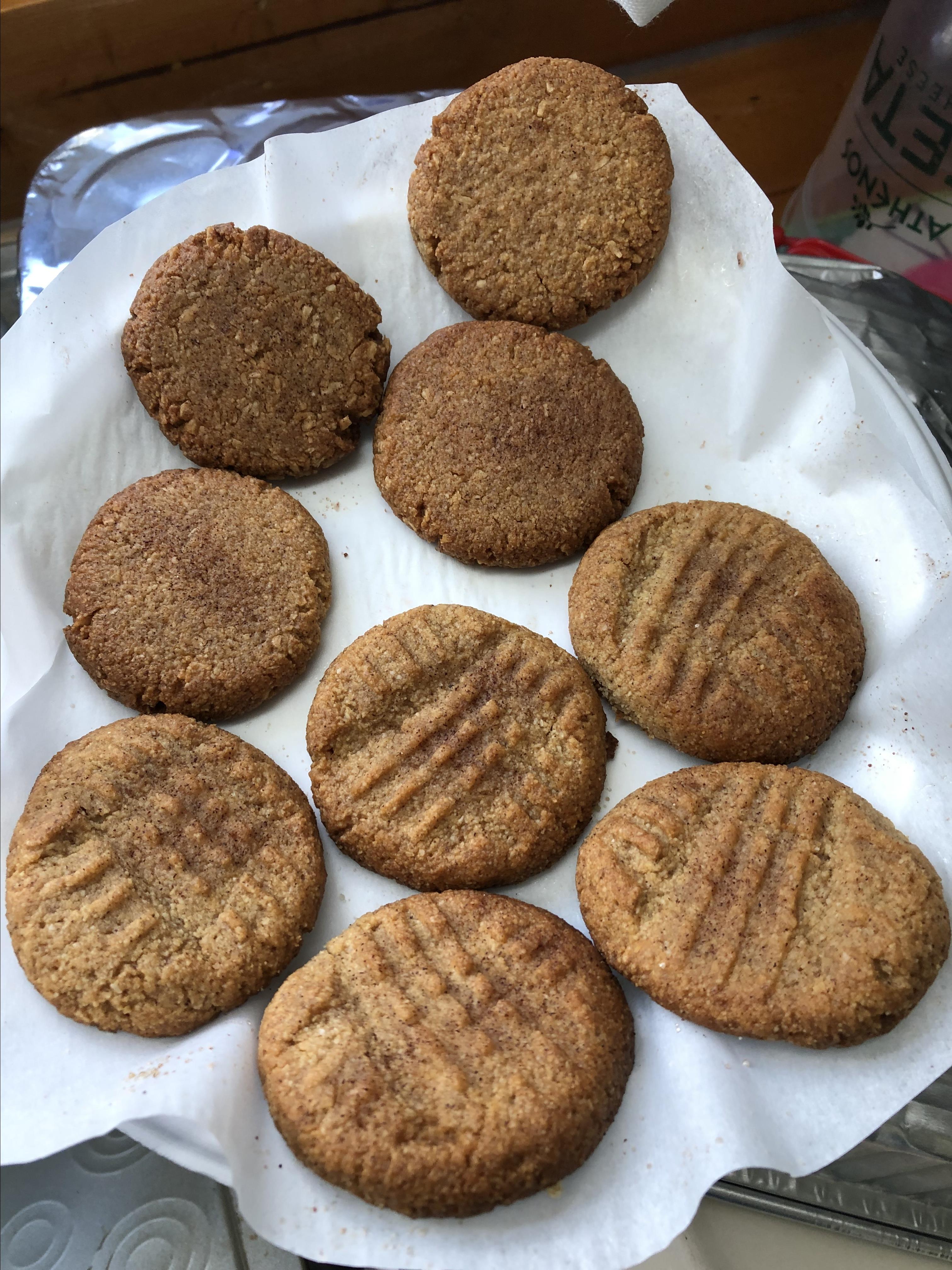 Low-Carb Almond Cinnamon Butter Cookies 