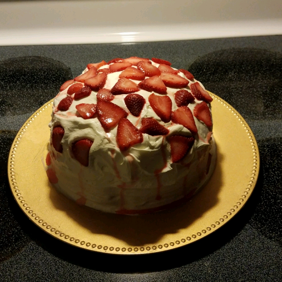 Vanilla Layer Cake with Strawberries 