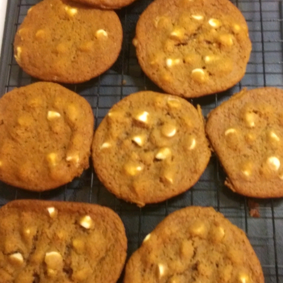 Chewy White Chocolate Chip Gingerbread Cookies 