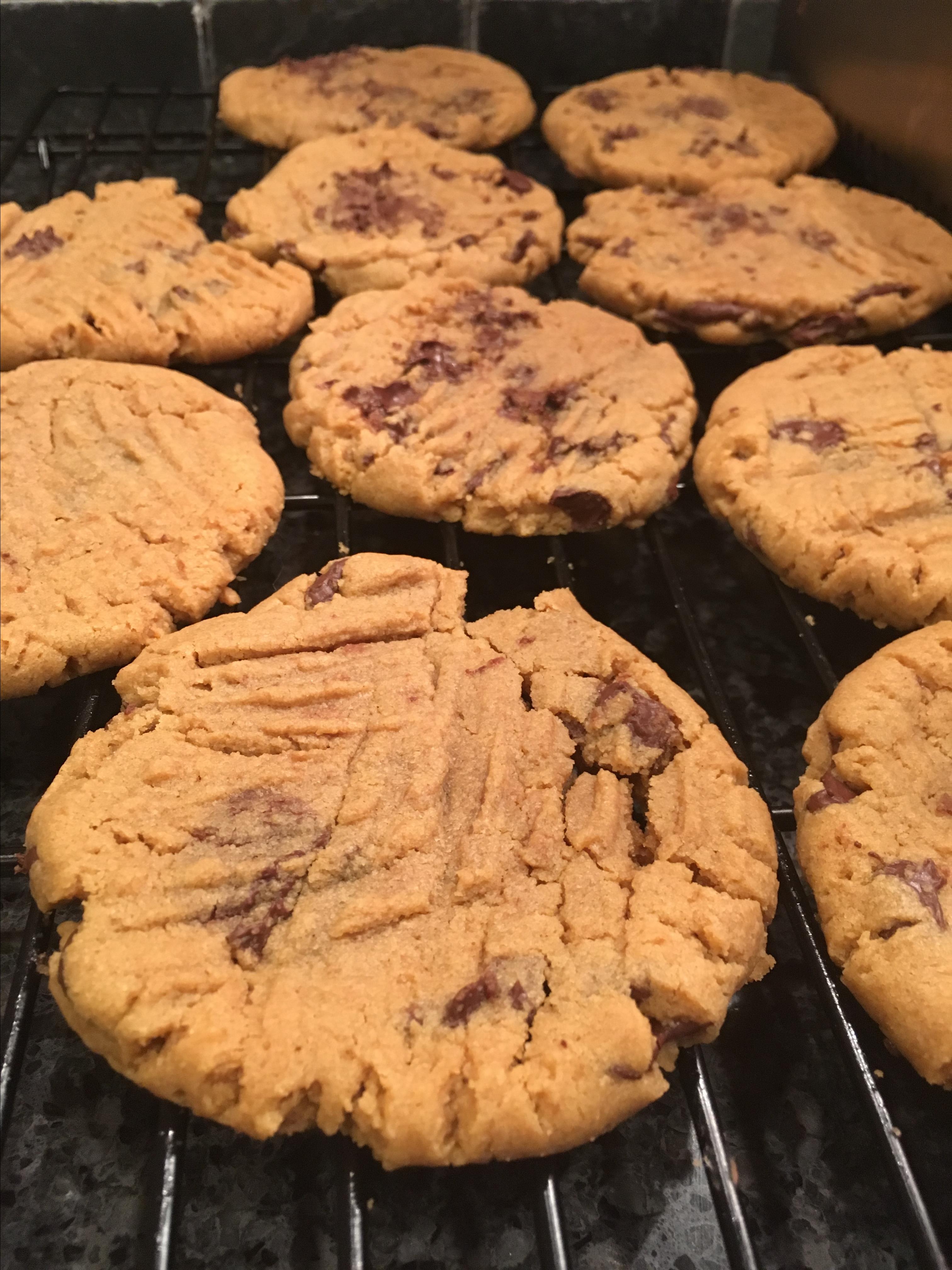 Easy, Chewy Flourless Peanut Butter Cookies 