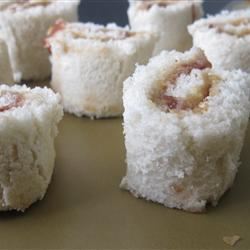 Peanut Butter and Jelly Sushi Rolls mommyluvs2cook