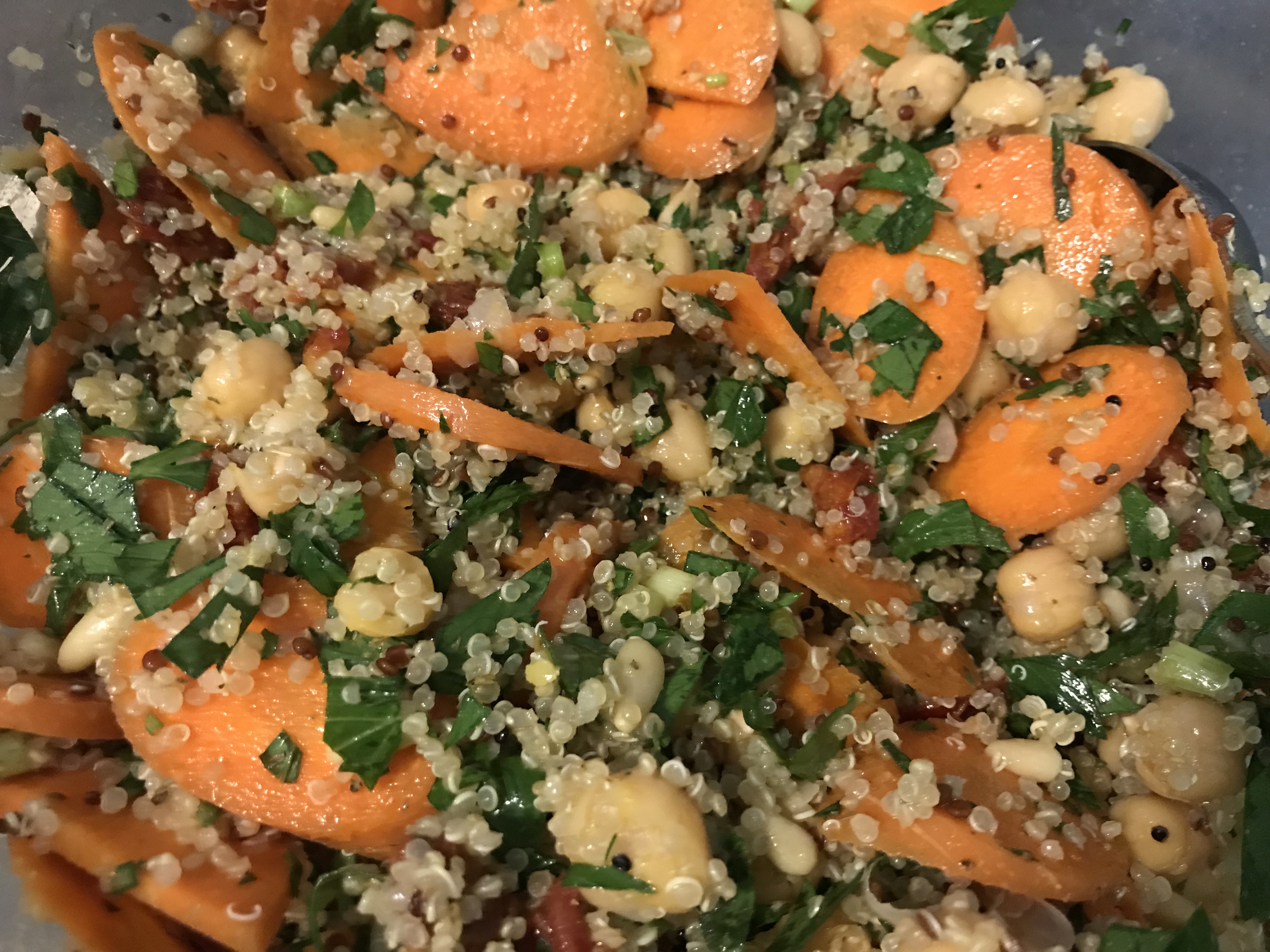 Hearty Quinoa Salad with Chickpeas 