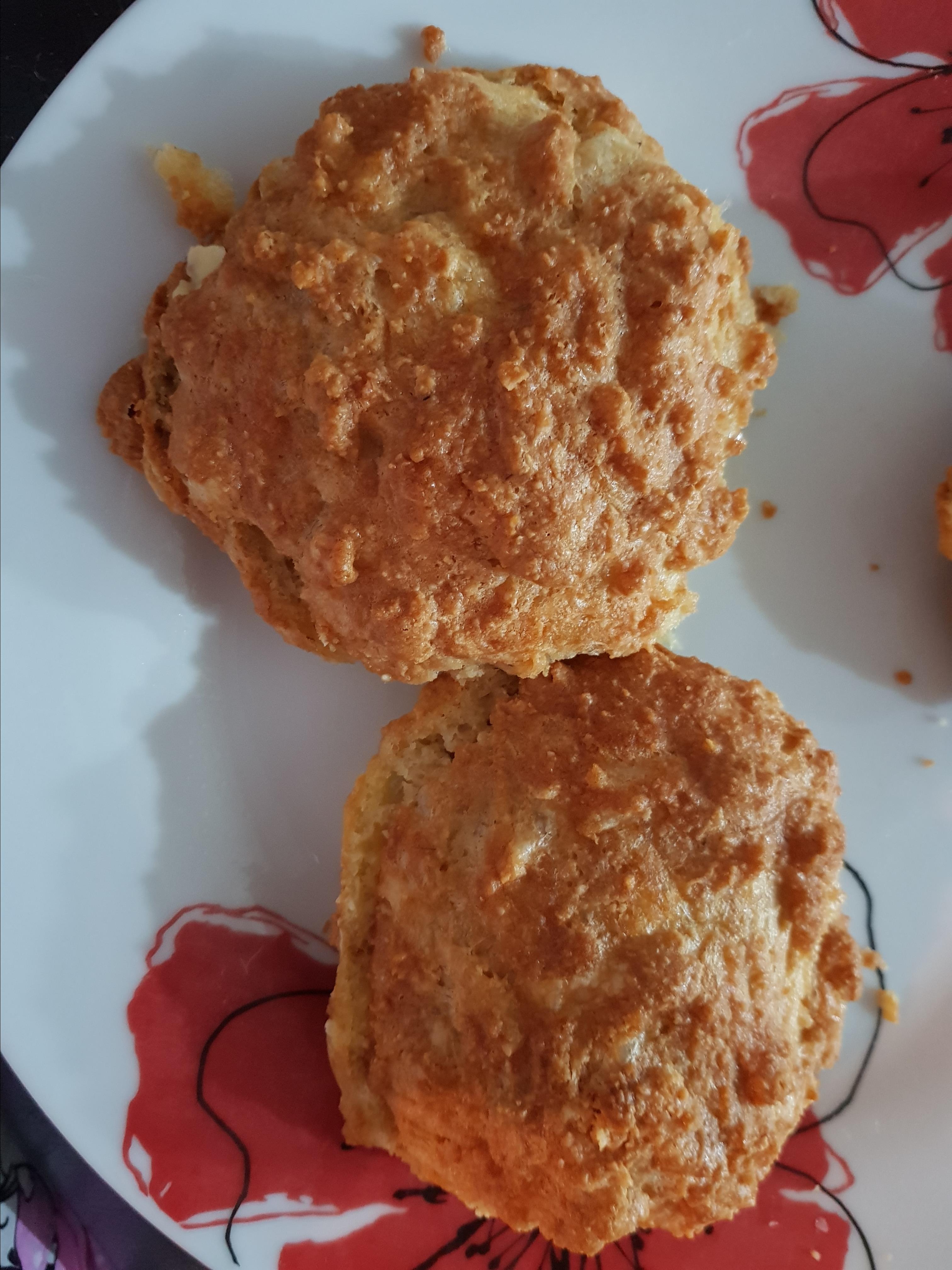Cheesy Keto Biscuits 