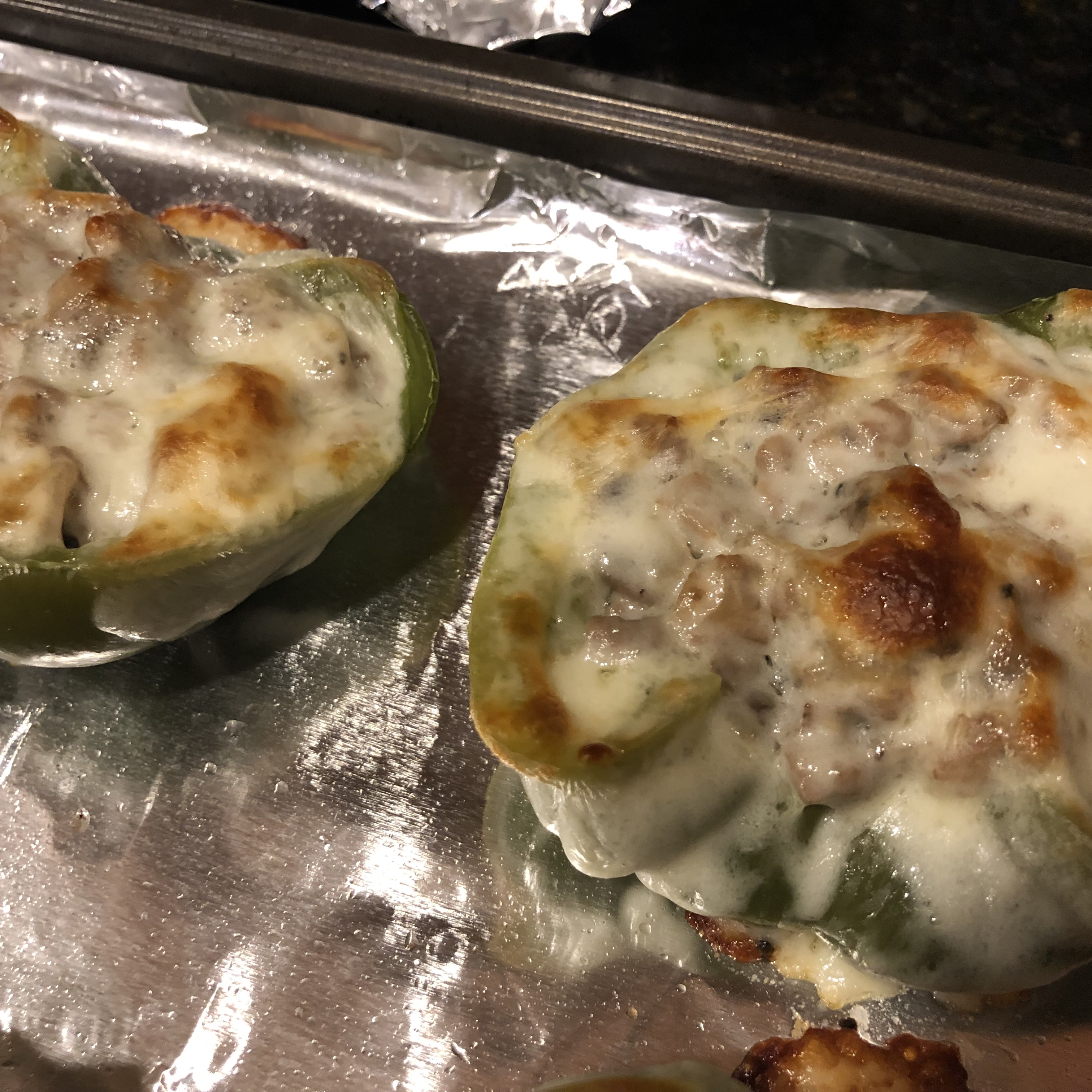 Philly Cheese Steak-Stuffed Bell Peppers uakamin
