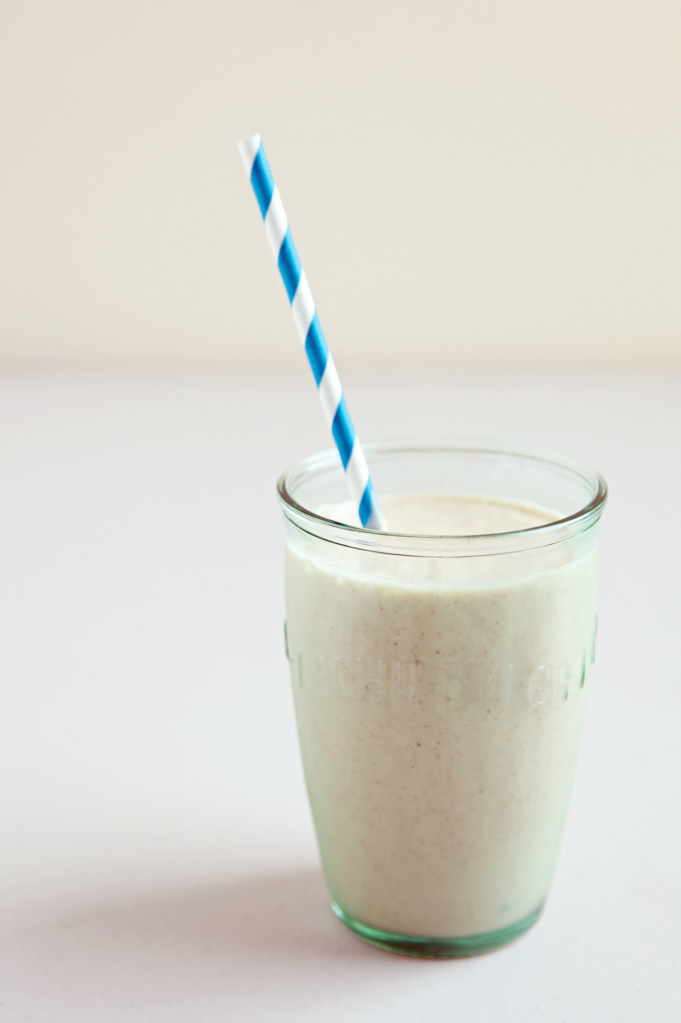 Banana Smoothie with Yogurt, Almond Butter, and Oats Lourdes Valdes