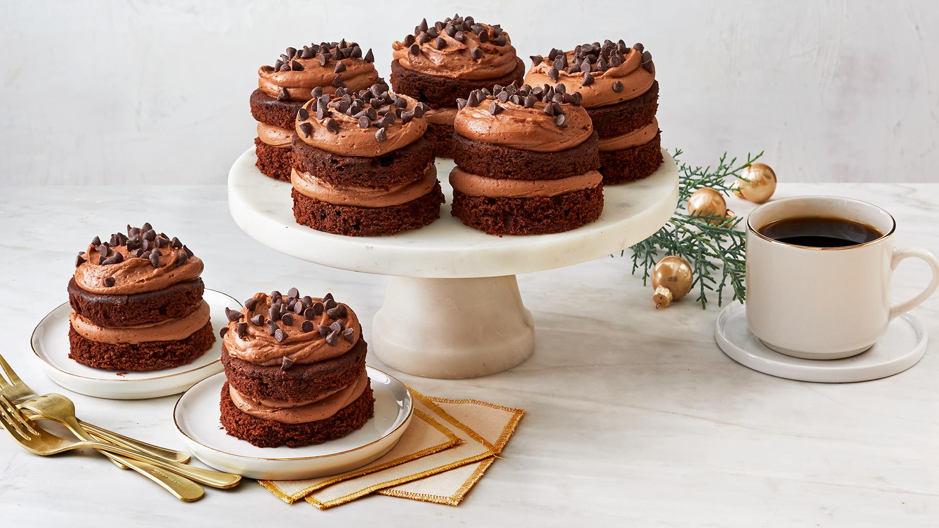 Ghirardelli&reg; Mini Bittersweet Chocolate Cakes 