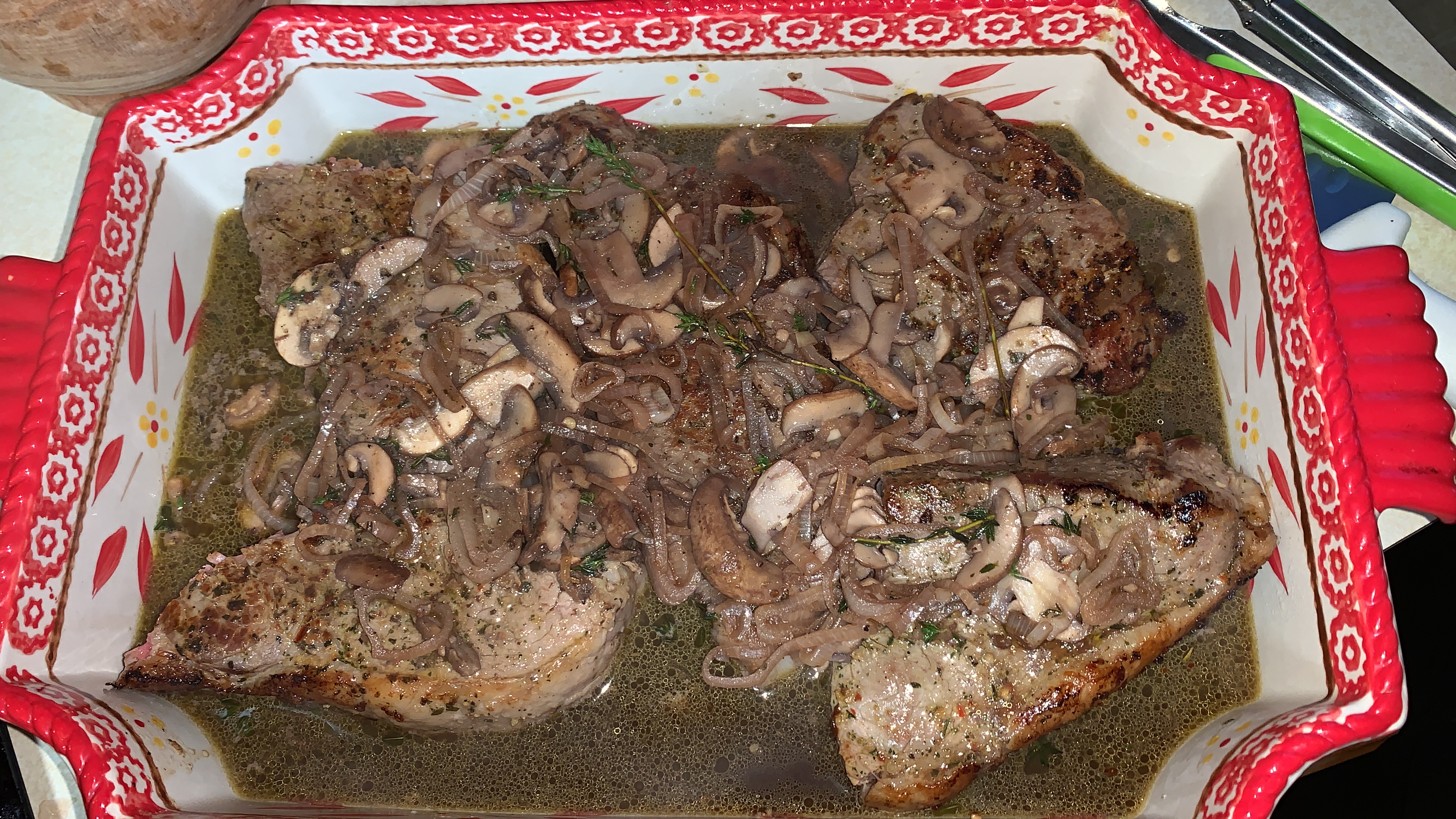 Filet Mignon with Mushroom-Cabernet Gravy 