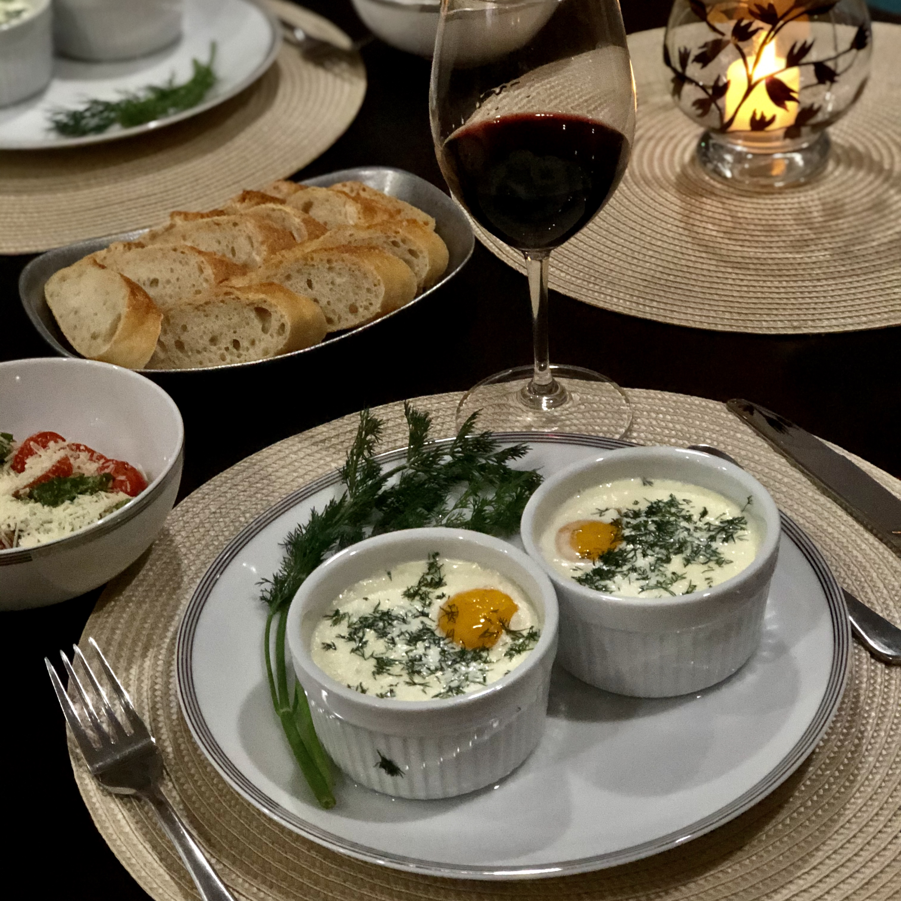 Oeufs Cocottes au Saumon (Baked Eggs with Smoked Salmon) 