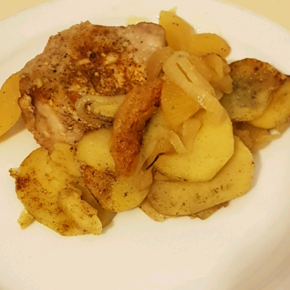 Pork Chops with Apples, Onions, and Sweet Potatoes Kourui