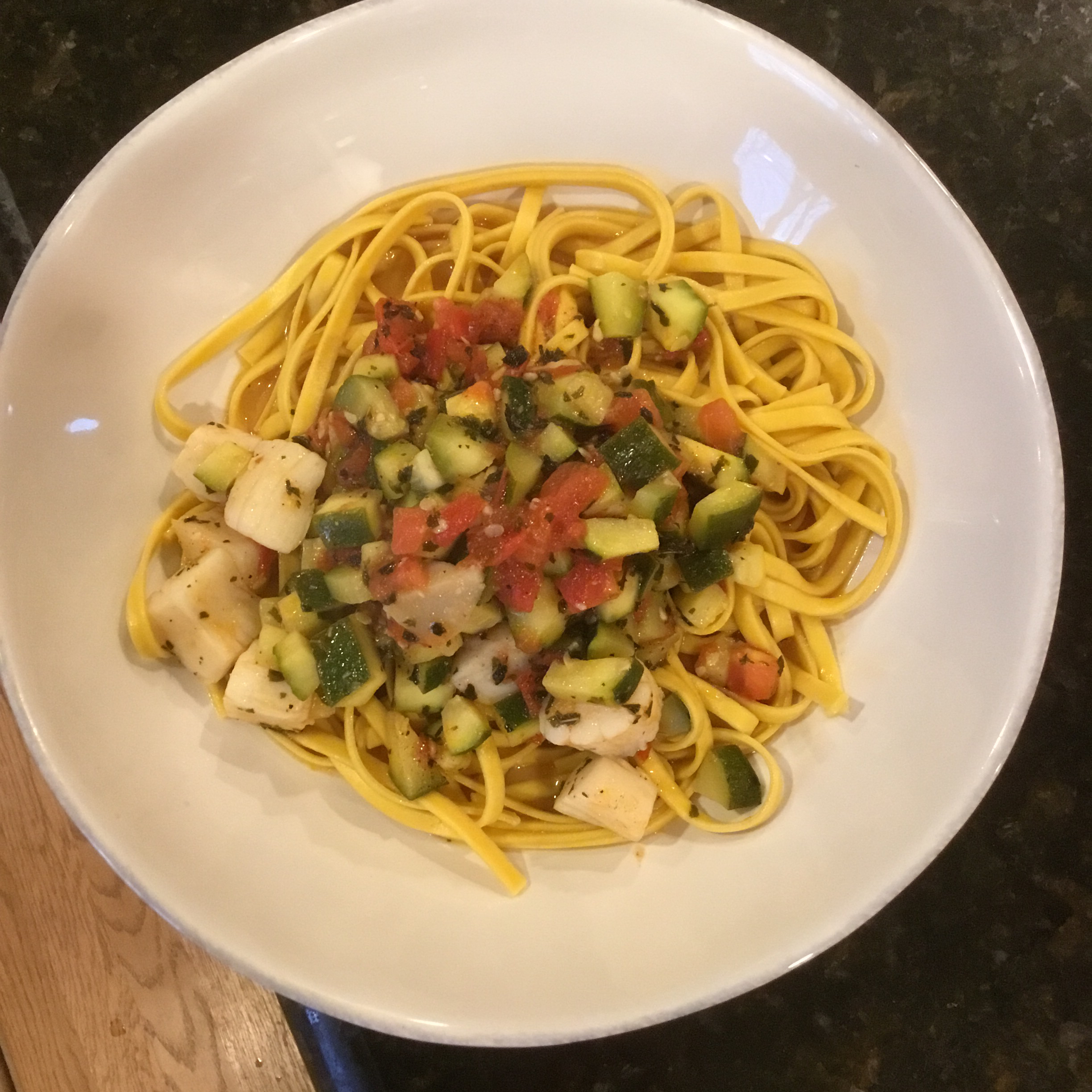 Pasta with Scallops, Zucchini, and Tomatoes 