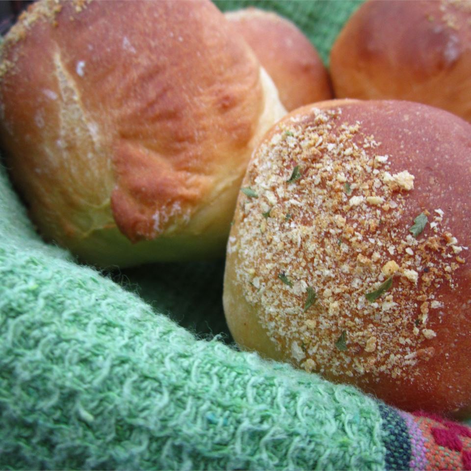 Pan de Sal - Filipino Bread Rolls pomplemousse