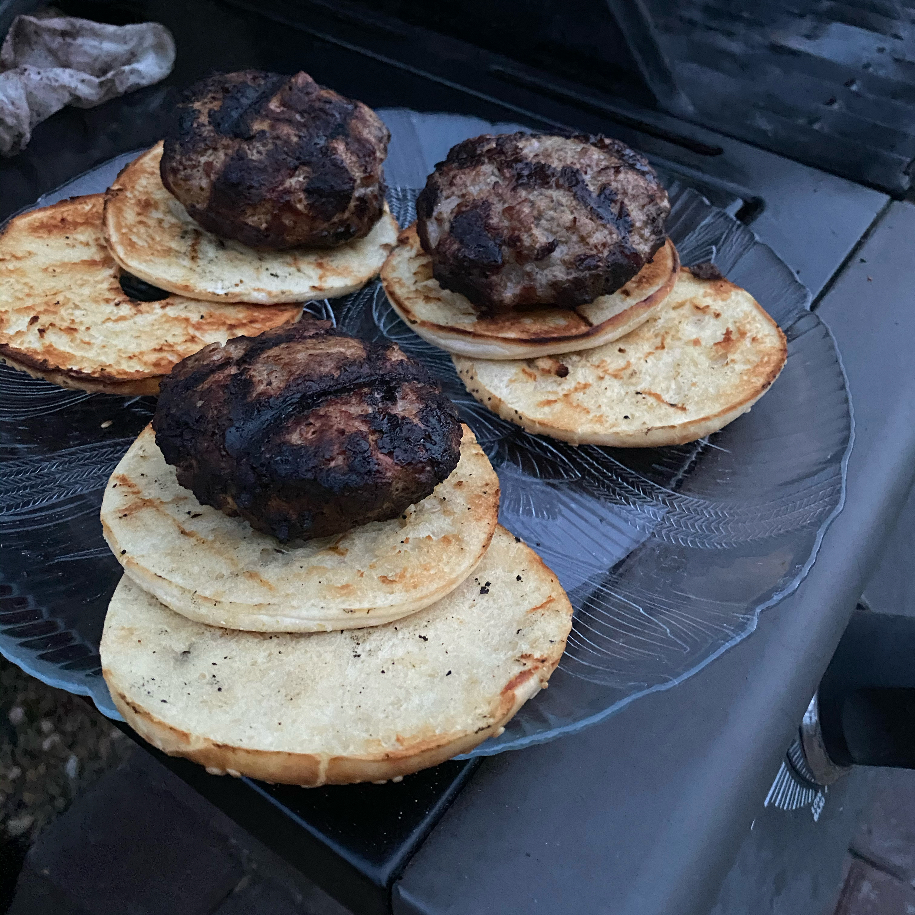 Feta-Stuffed Hamburgers 