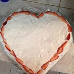 Strawberry Sweetheart Cake clewis
