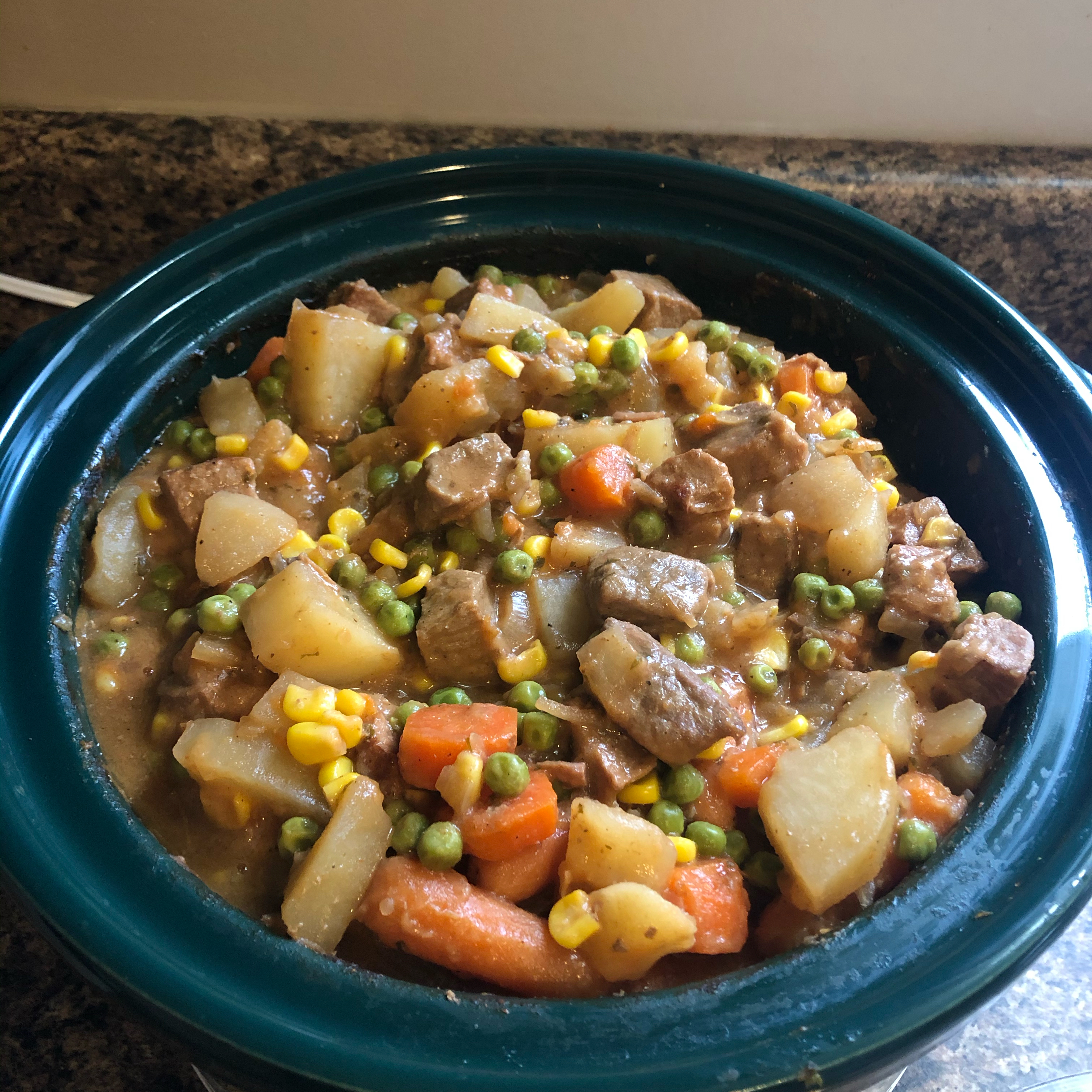 Easy and Hearty Slow Cooker Beef Stew 