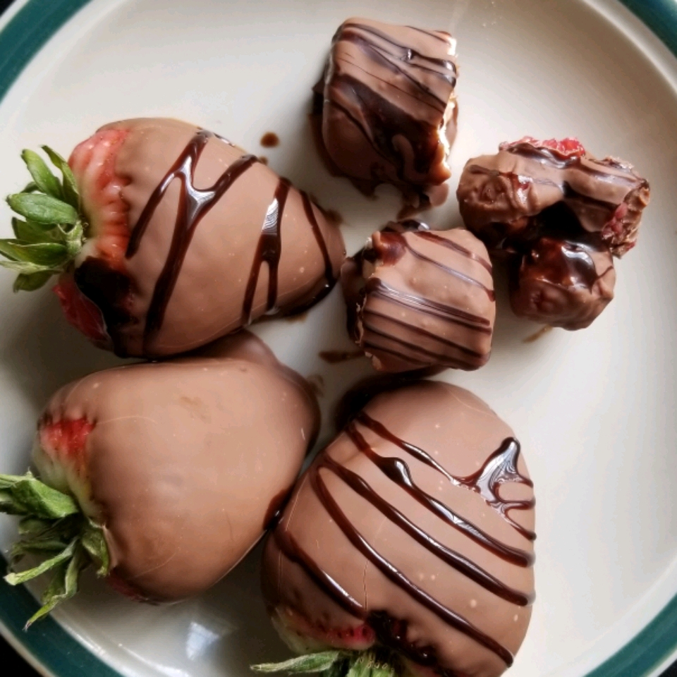 Simple Chocolate-Covered Strawberries Ahnika