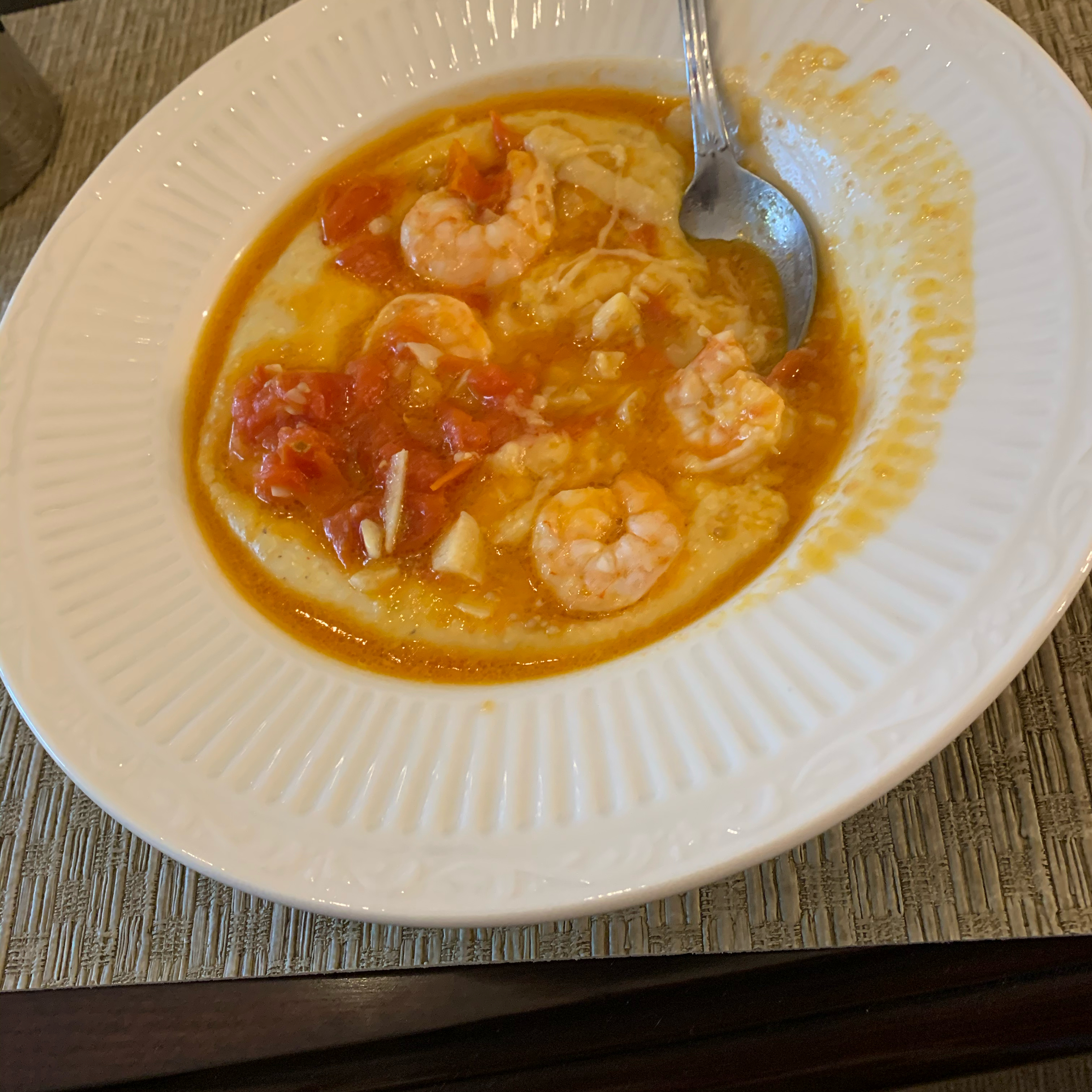 Garlic Cheese Grits with Shrimp 