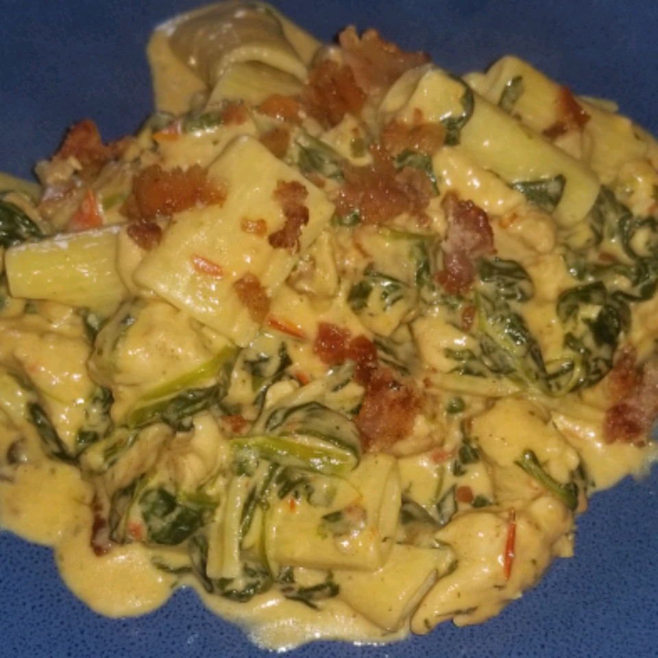 Creamy Spinach Chicken Pasta with Bacon 