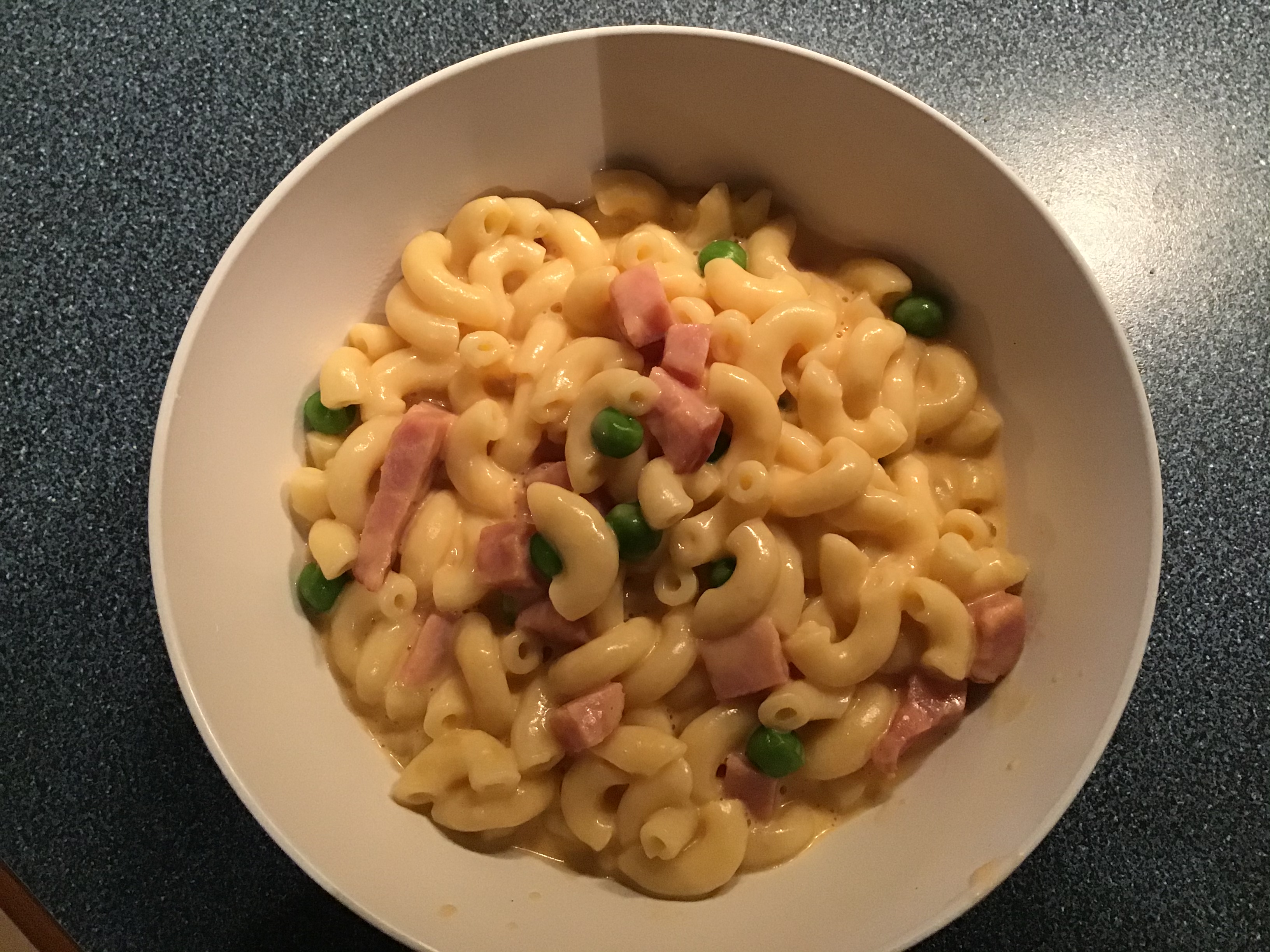 Instant Pot&reg; Mac and Cheese with Ham and Peas 