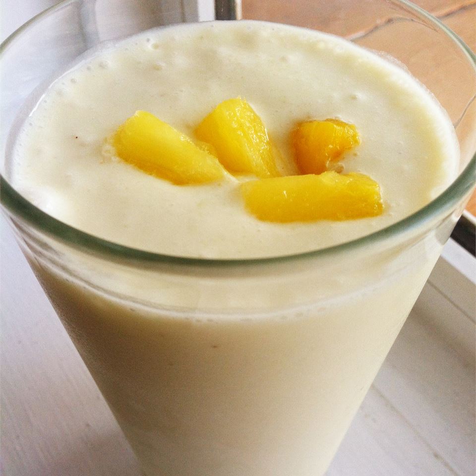 Mango-Pineapple Smoothie LatinaCook