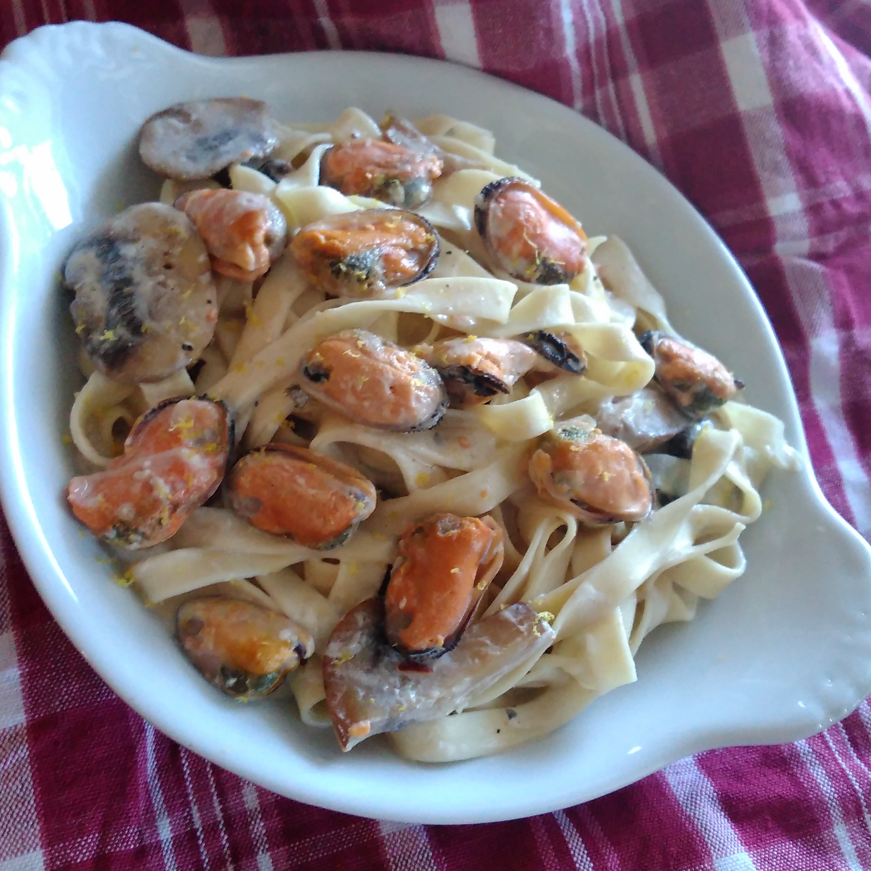 Mussels and Pasta with Creamy Wine Sauce Bren