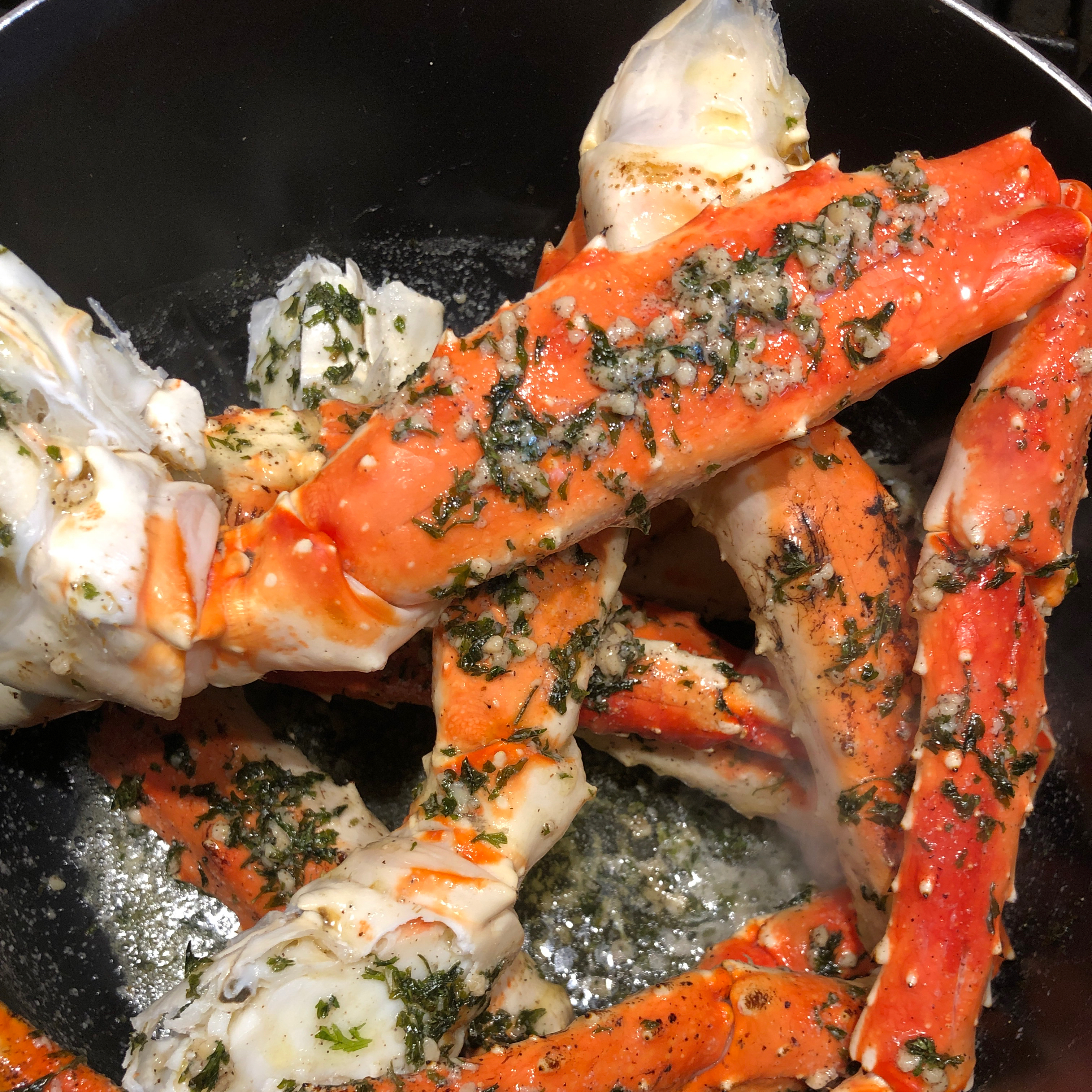 Crab Legs with Garlic Butter Sauce 