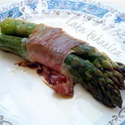 Prosciutto-Wrapped Asparagus and Mozzarella Parcels Laka kuharica - Easy Cook